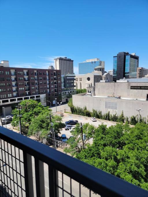 Sodo City Gem: Rooftop Skyline Pool Parking Wi-Fi Houston Buitenkant foto