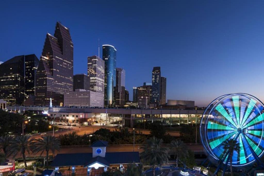 Sodo City Gem: Rooftop Skyline Pool Parking Wi-Fi Houston Buitenkant foto
